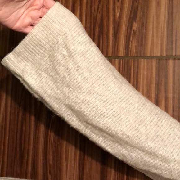 American  Eagle Sweater - Picture 2 of 4